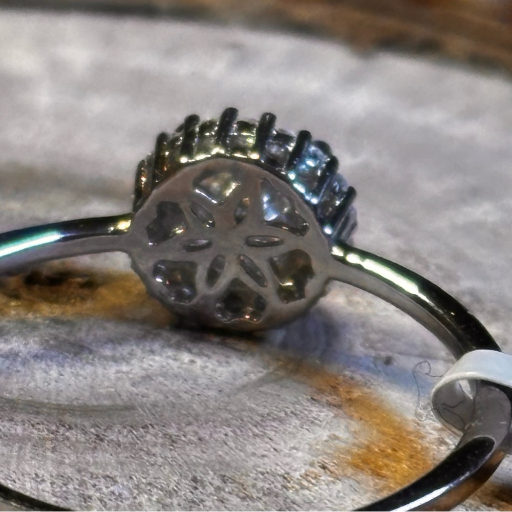 .89 CT Moissanite sterling silver ring - Picture 6 of 7